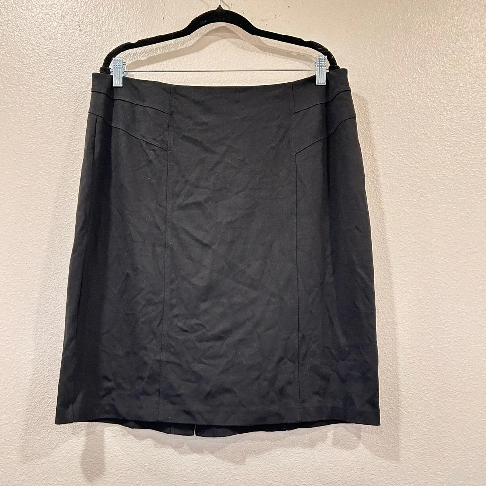 Chicos Black Pencil Skirt Size 2.5 XL Career Business Solid Stretch Back Vent